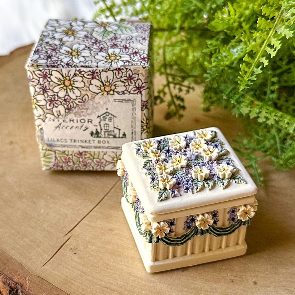 Vintage Avon Lilacs Trinket Box Fabri Estates Interior Accents 1997 # 378-8049